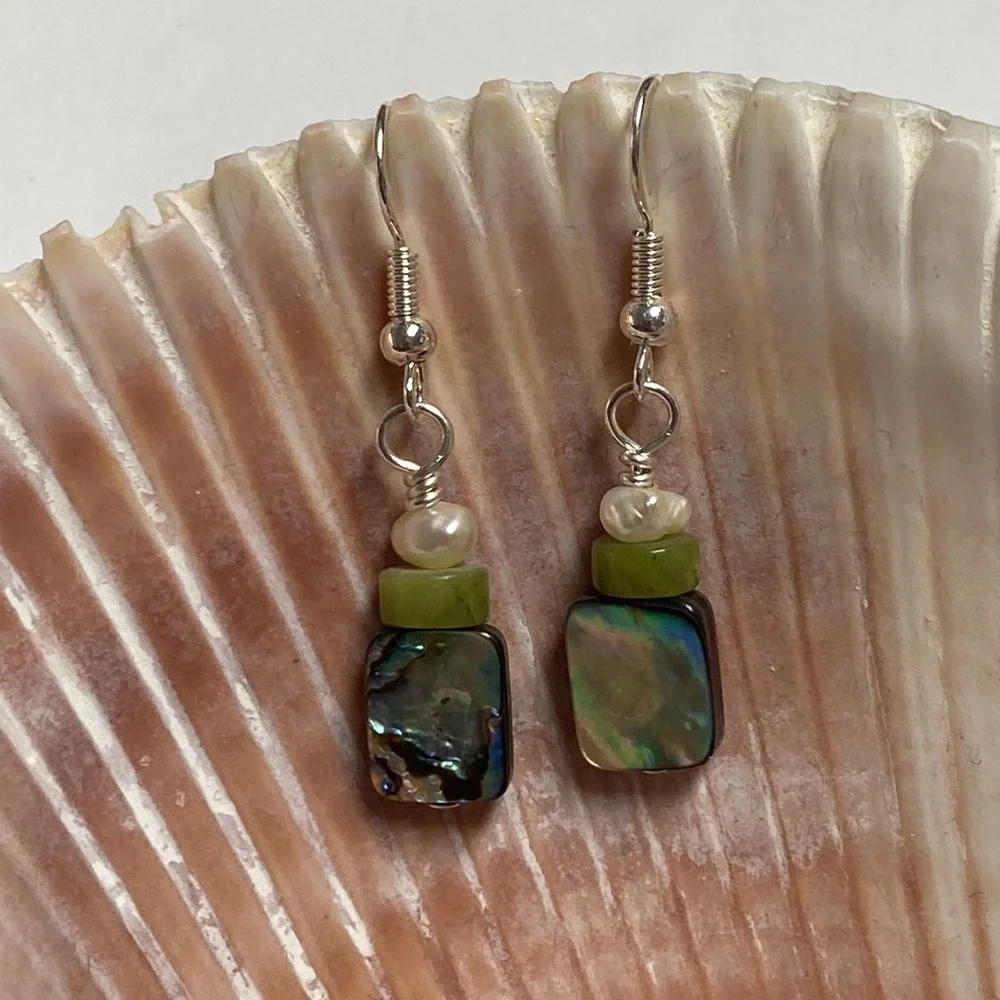 NEW Dainty earrings of natural shell, genuine freshwater pearl green South jade - Picture 3 of 6